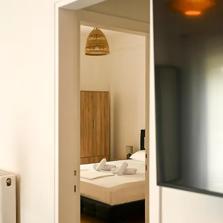 Downtown Comfort 1 *