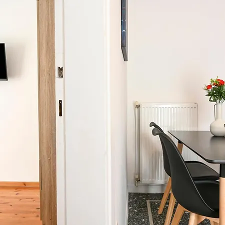 Downtown Comfort 1 *